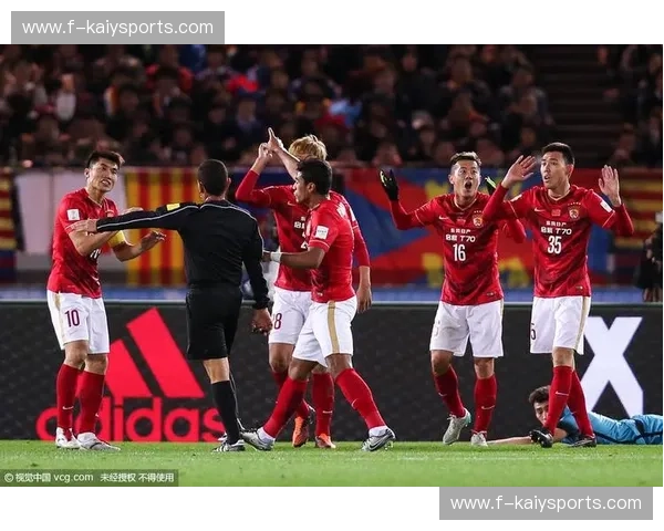 巅峰交错的90分钟:当广州恒大在横滨遇见巴塞罗那,那是中国足球的一场幻梦 巅峰交错的90分钟:当广州恒大在横滨遇见巴塞罗那,那是中国足球的一场幻梦
